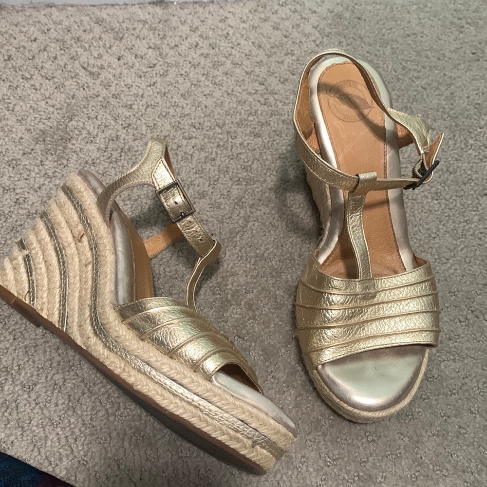 Gold wedges